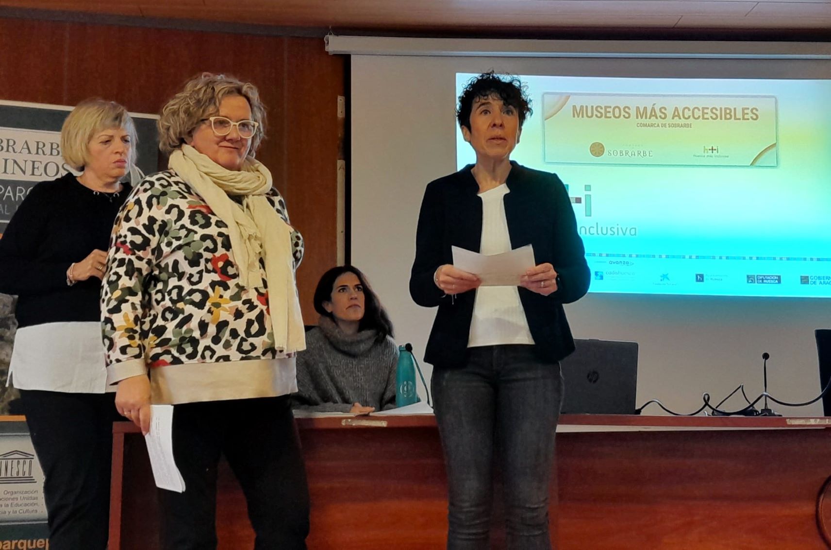 autoridades comarca Presentación informe 111224